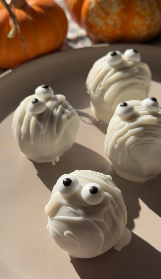 Mummy Bliss Balls- pumpkin spice inside